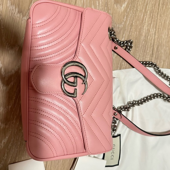 Gucci -GG MARMONT SMALL SHOULDER BAG - Picture 1 of 16